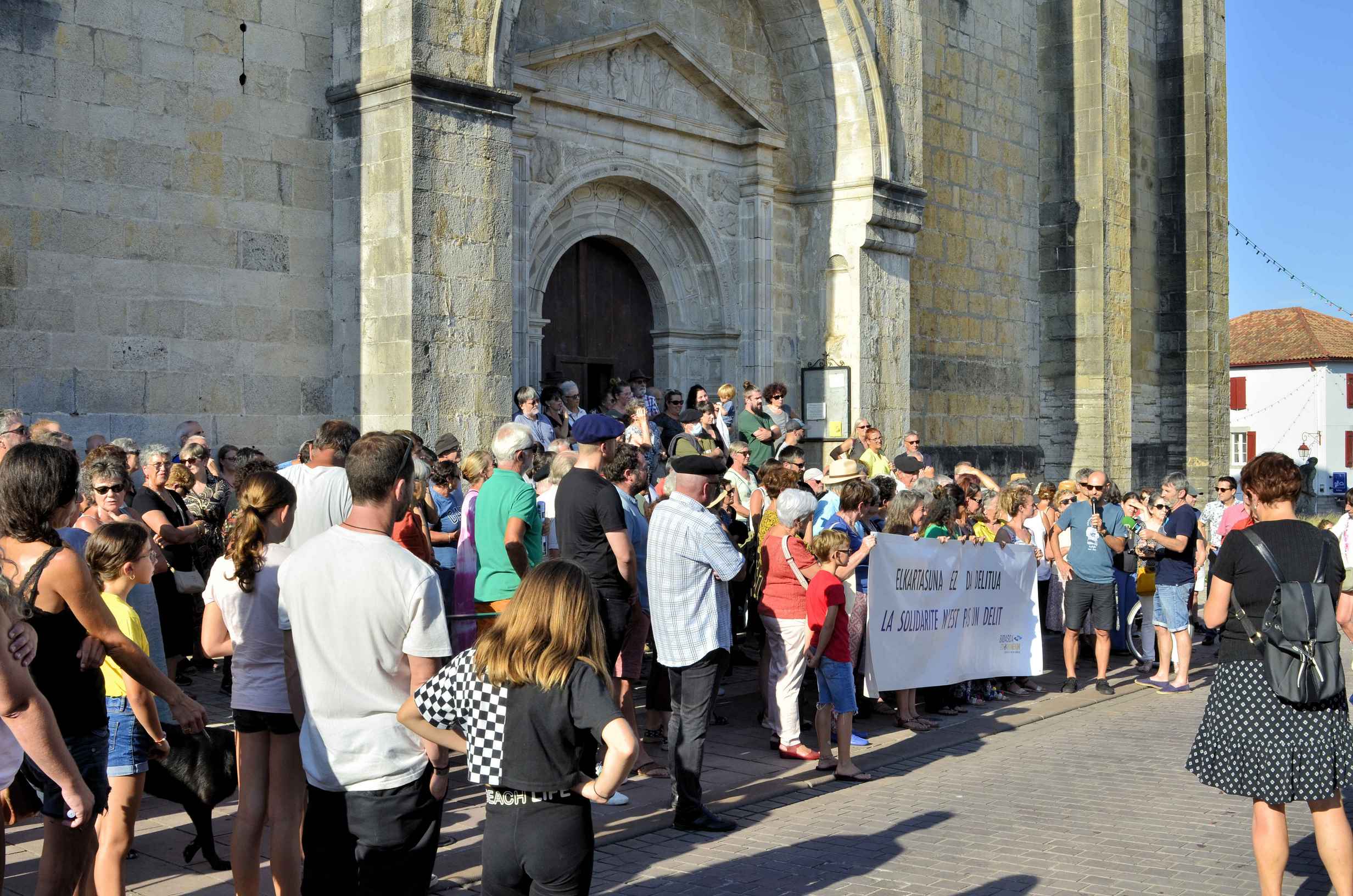 <br />
<b>Notice</b>:  Undefined variable: titre in <b>/var/www/vhosts/bidasoa-etorkinekin.org/httpdocs/views/urrugne.view.php</b> on line <b>28</b><br />
